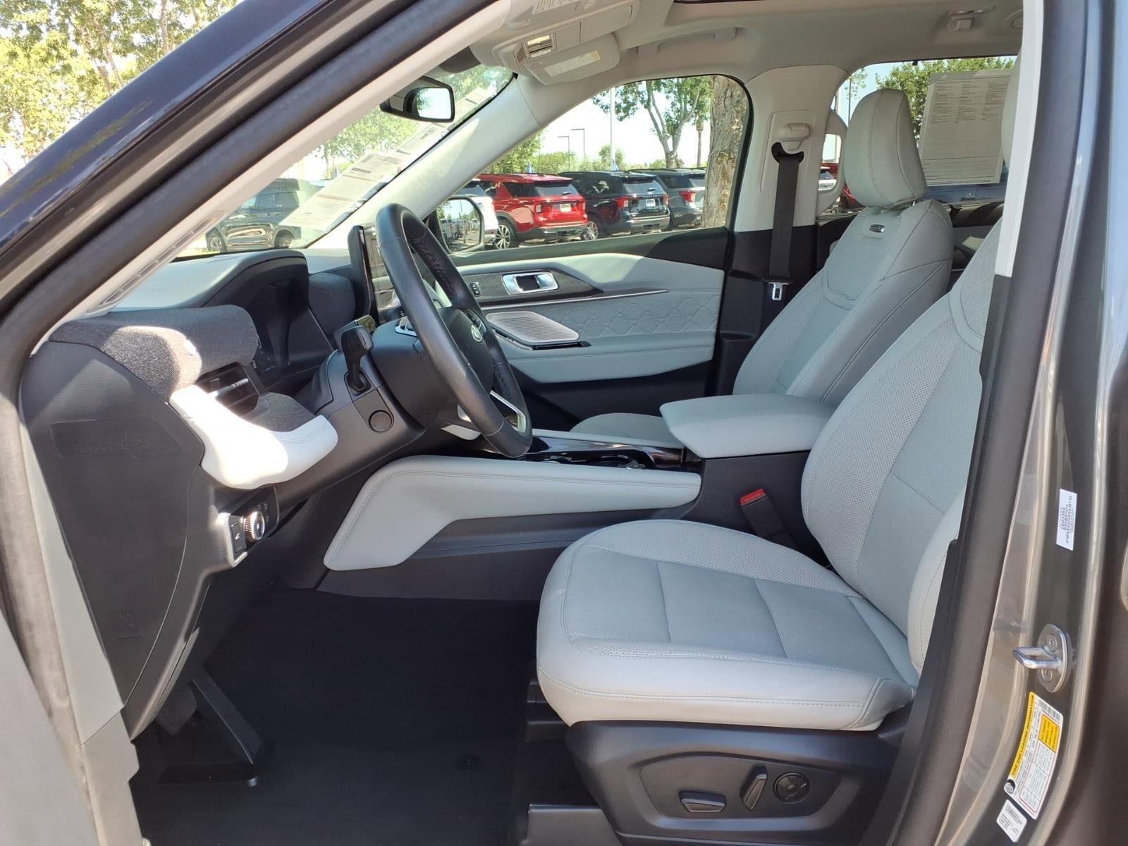 Certified 2025 Ford Explorer Platinum w/ Ultimate Package AWD/4WD image 24