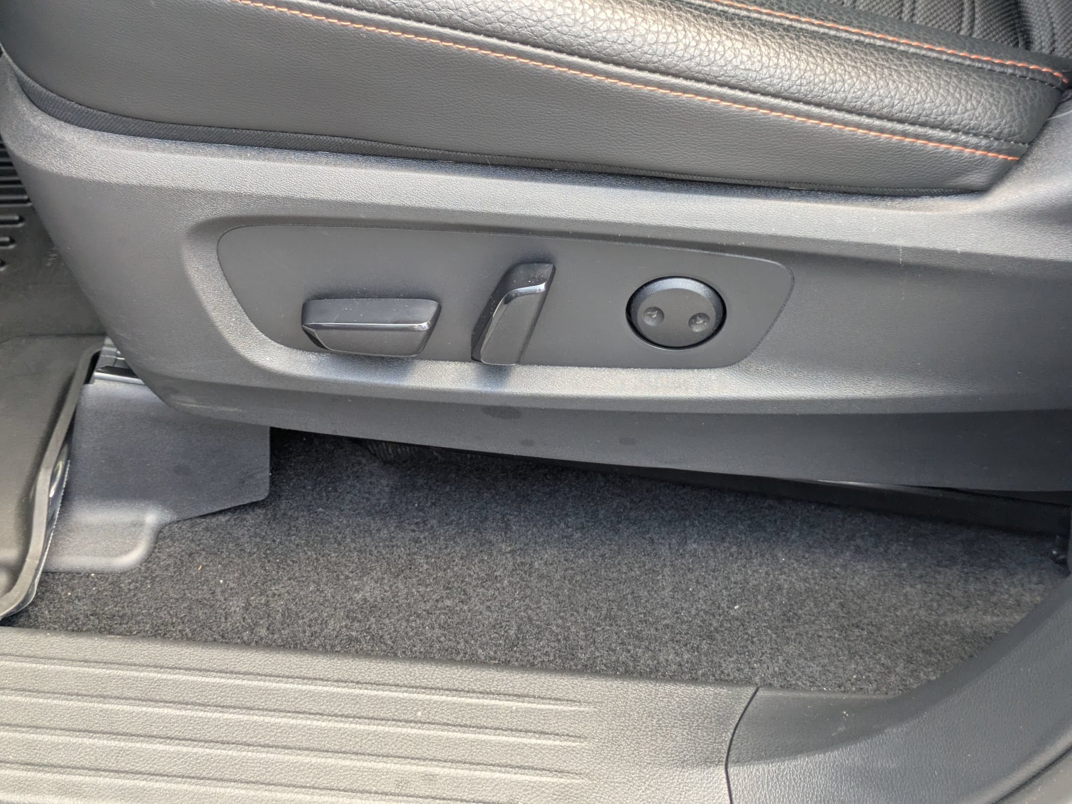 Used 2025 Nissan Pathfinder Rock Creek AWD/4WD image 13