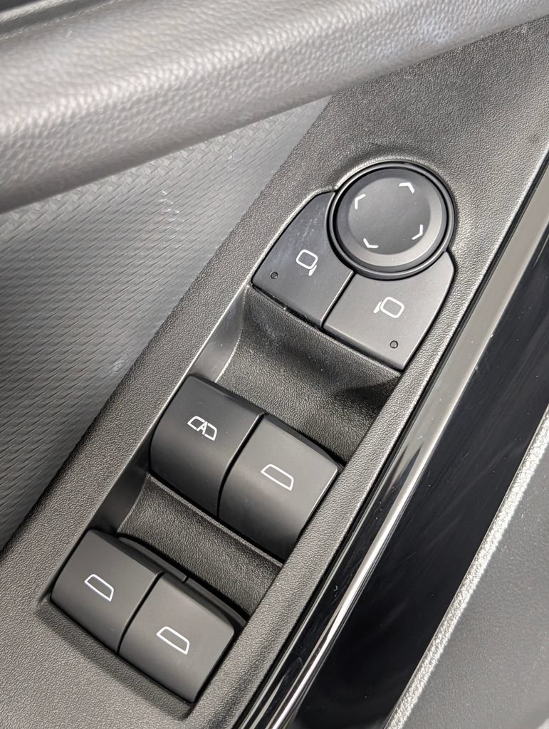 Used 2025 Chevrolet Equinox LT w/ Safety and Technology Package FWD image 21