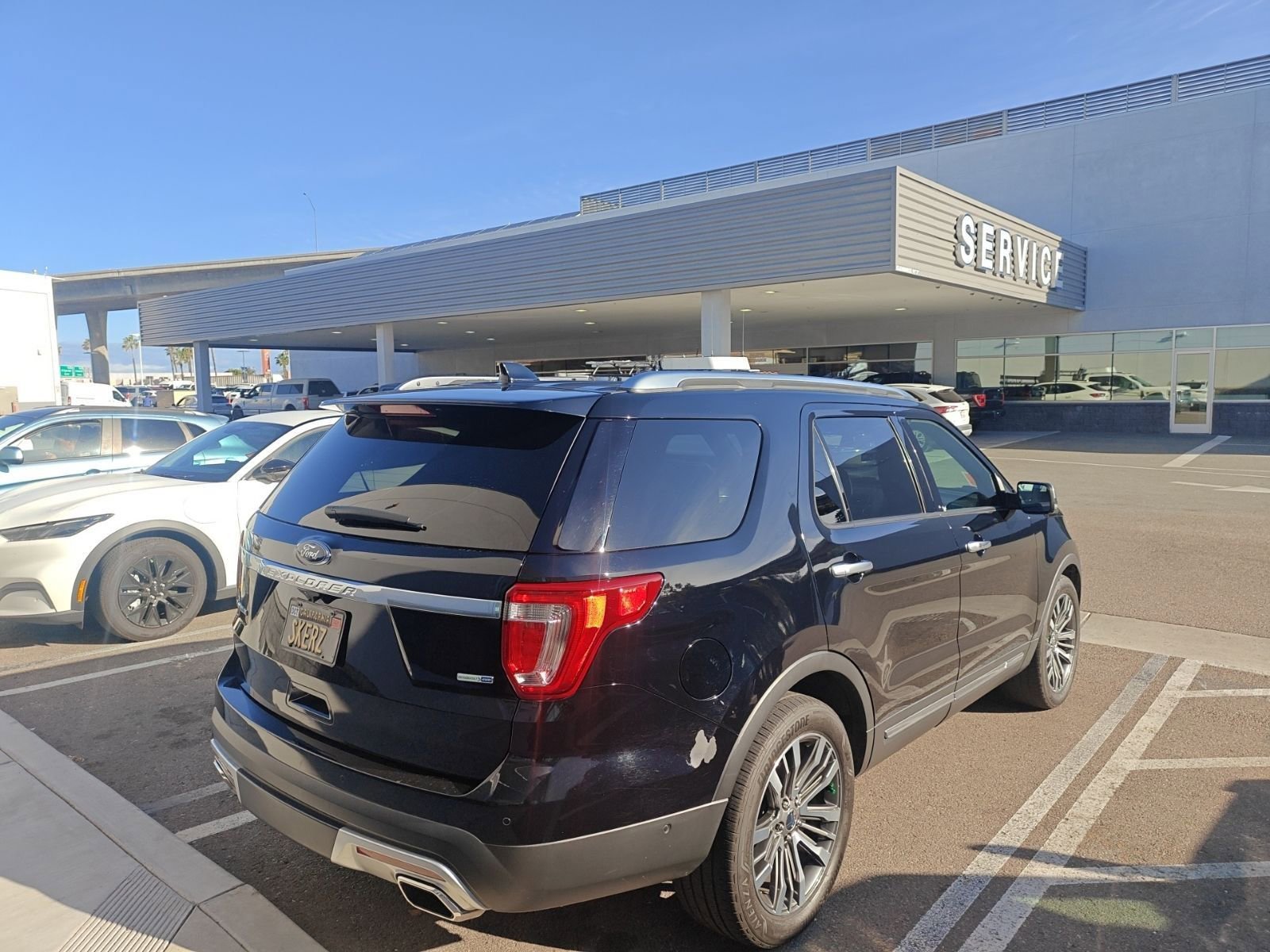 Certified 2017 Ford Explorer Platinum AWD/4WD image 3