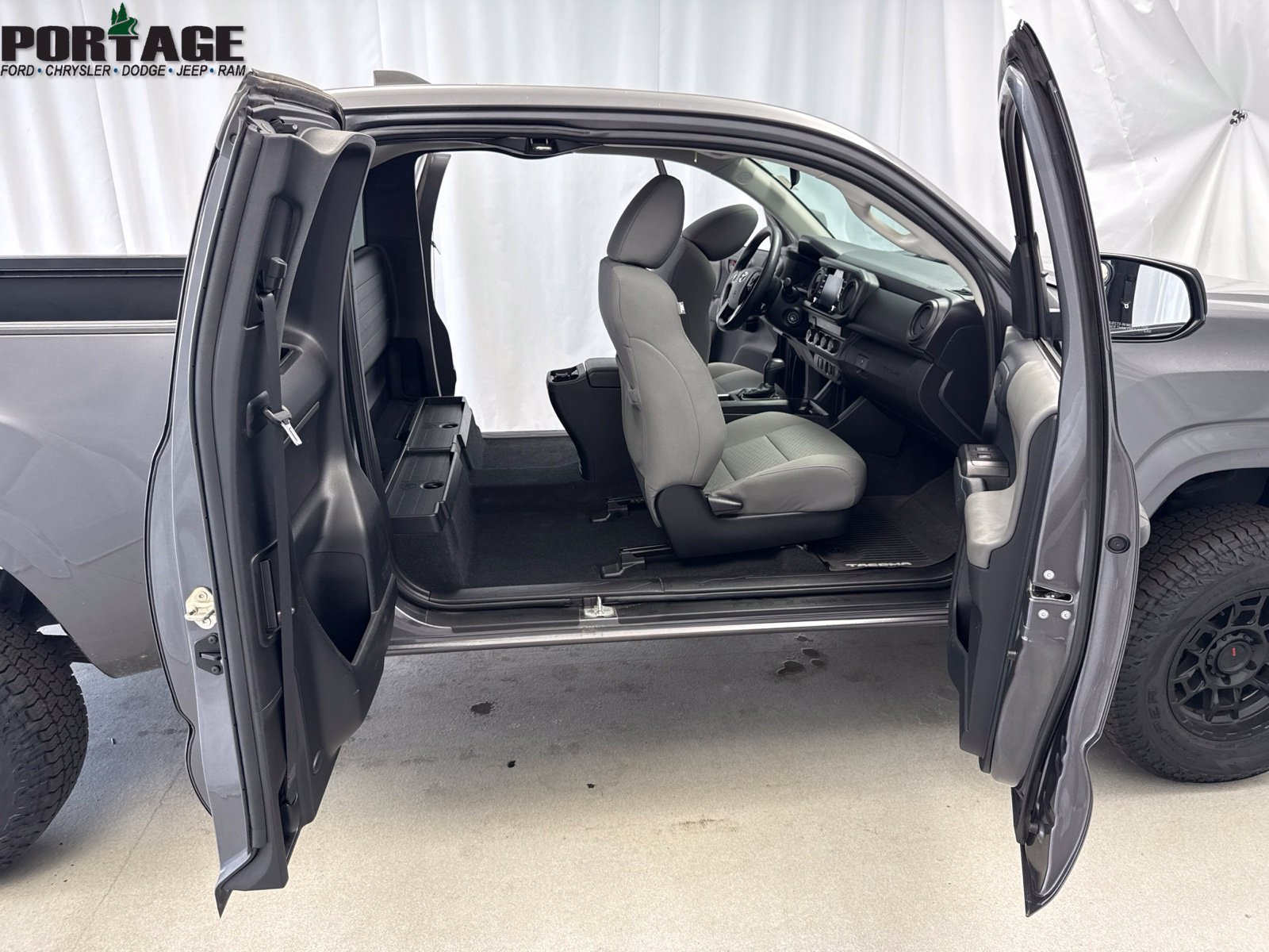 Used 2020 Toyota Tacoma SR5 AWD/4WD image 27