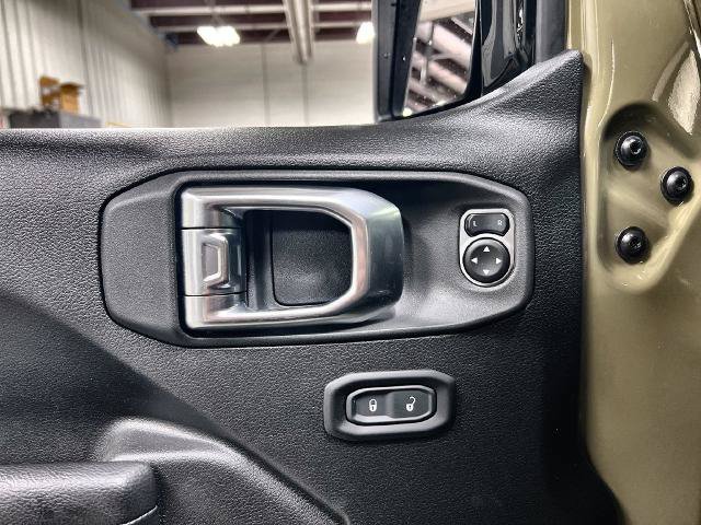 Used 2025 Jeep Wrangler Unlimited Sport AWD/4WD image 15