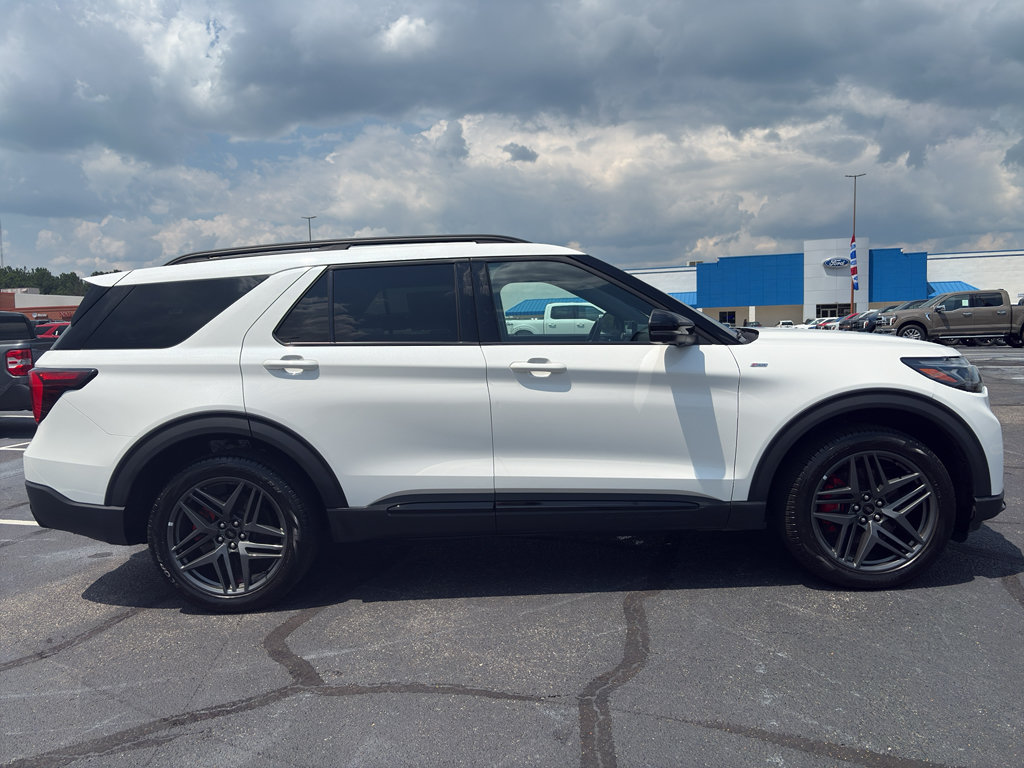 Certified 2025 Ford Explorer ST-Line w/ ST-Line Street Pack AWD/4WD image 4
