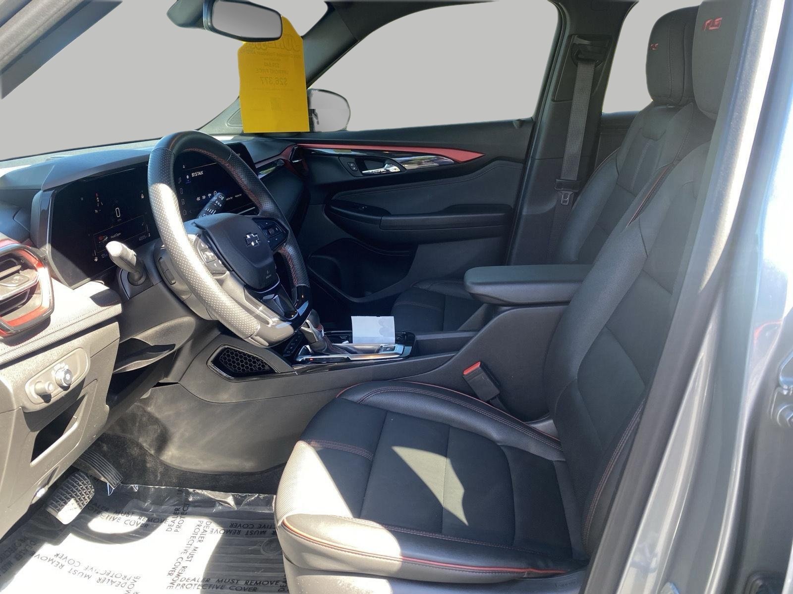 Used 2024 Chevrolet TrailBlazer RS w/ Convenience Package AWD/4WD image 2