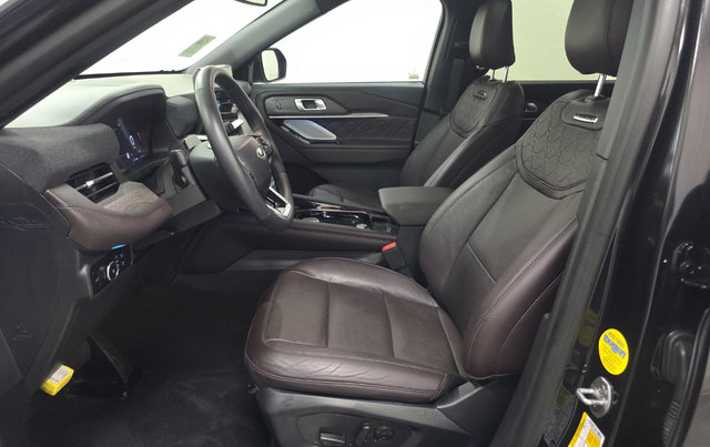 Certified 2025 Ford Explorer Platinum w/ Ultimate Package AWD/4WD image 5