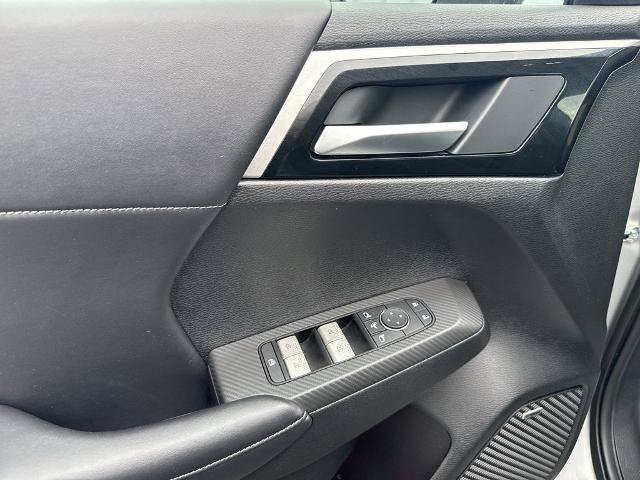 Used 2025 Mitsubishi Outlander AWD image 10