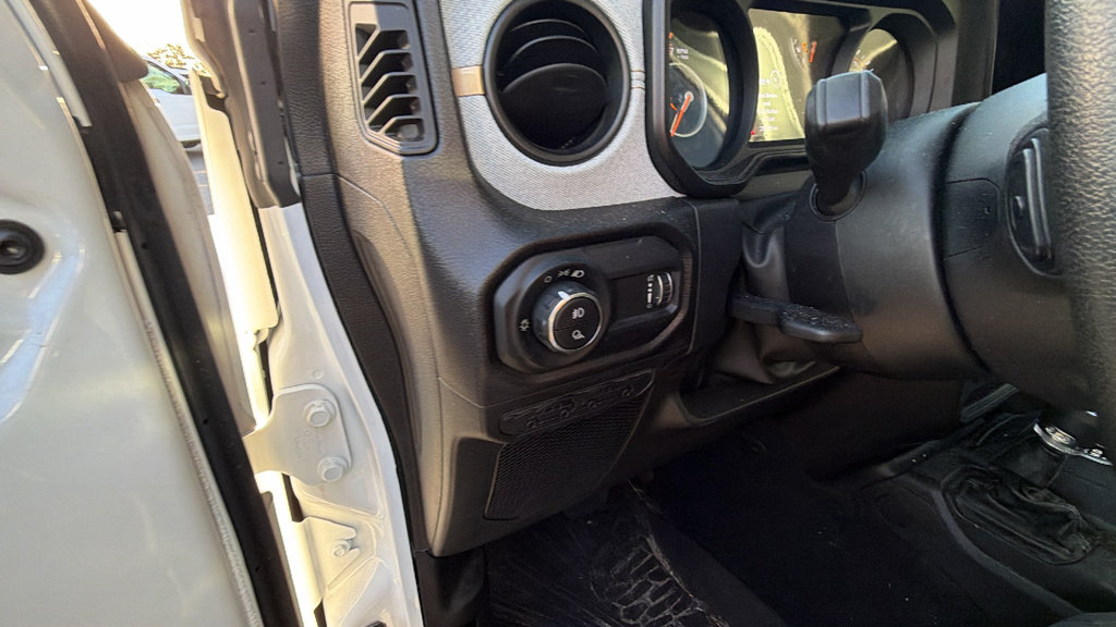 Used 2024 Jeep Gladiator Sport AWD/4WD image 8
