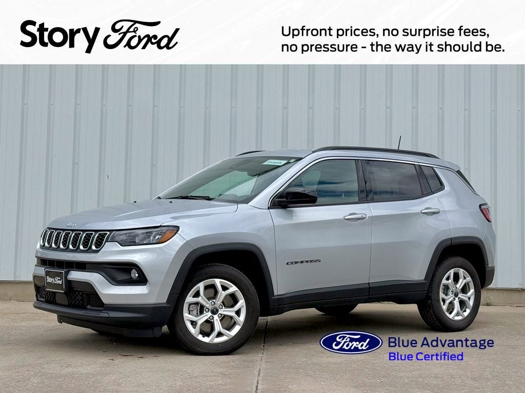 Used 2025 Jeep Compass Latitude AWD/4WD image 1