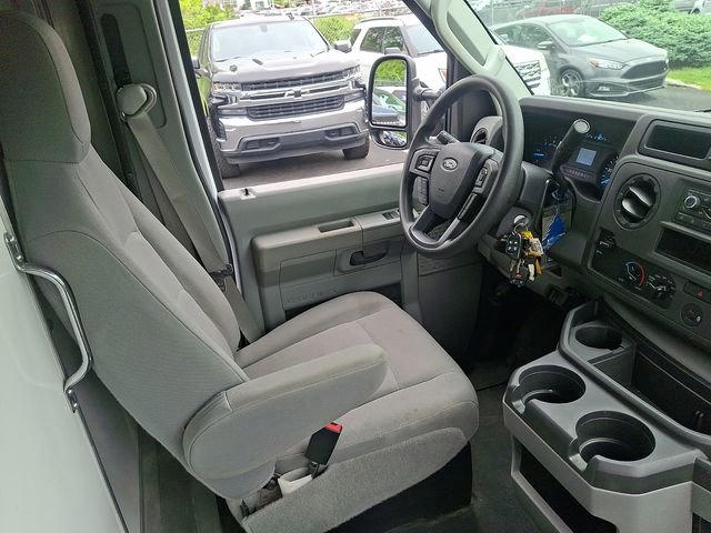 Certified 2023 Ford E-450 and Econoline 450 Super Duty w/ Power Windows & Locks Group RWD image 17
