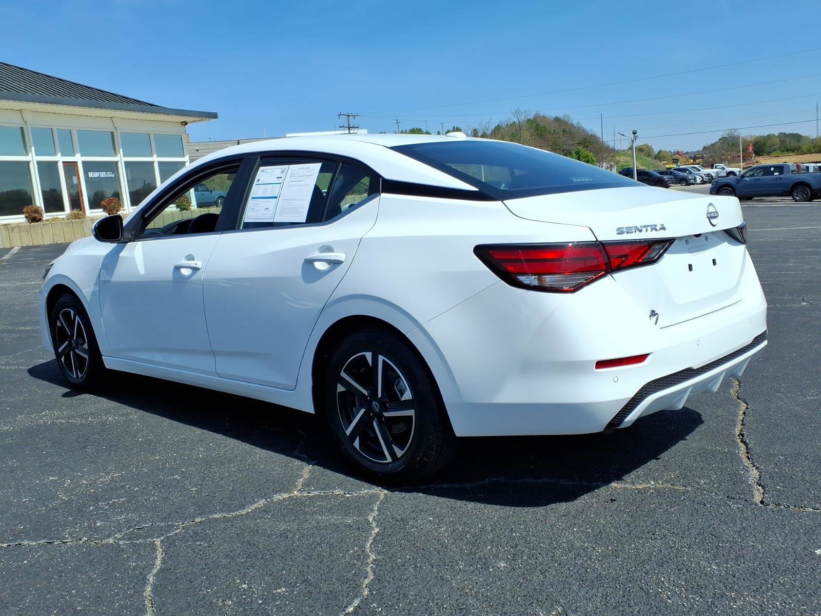 Used 2025 Nissan Sentra SV image 3