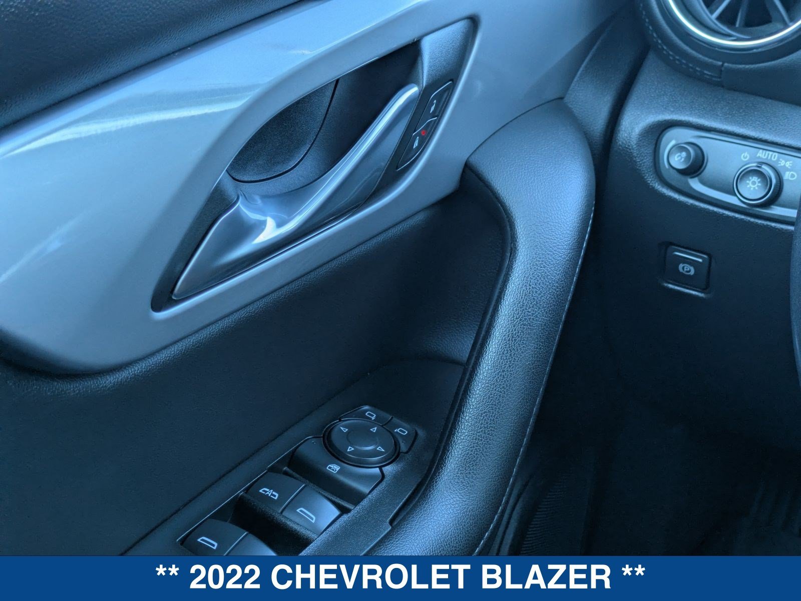 Used 2022 Chevrolet Blazer LT w/ Sound & Technology Package FWD image 25