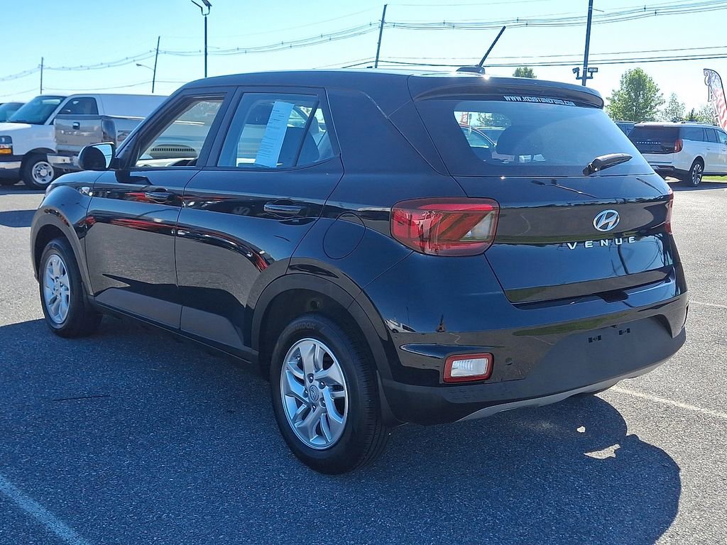 Used 2026 Hyundai Venue SE FWD image 4