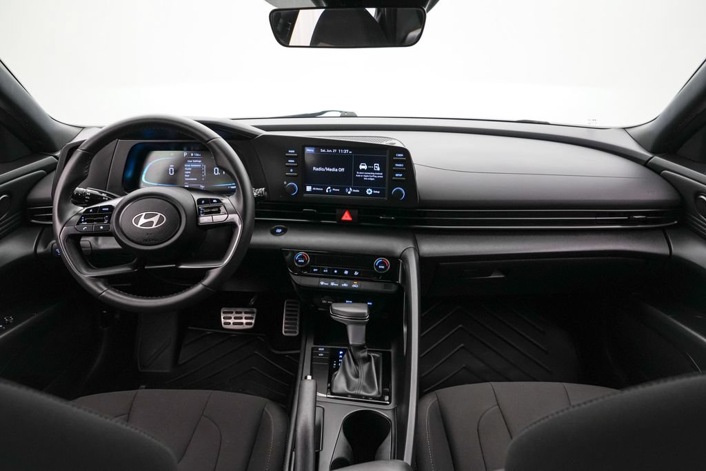 Used 2025 Hyundai Elantra Sport FWD image 14