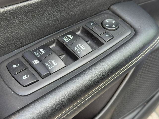 Used 2025 Chrysler Pacifica Select FWD image 17