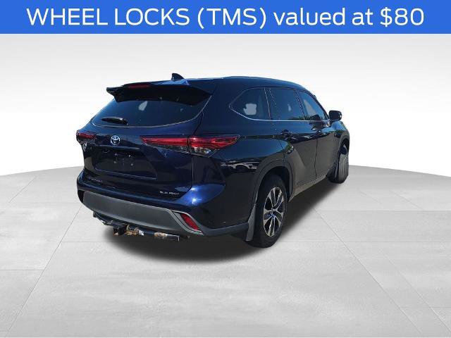Used 2021 Toyota Highlander XLE AWD/4WD image 8