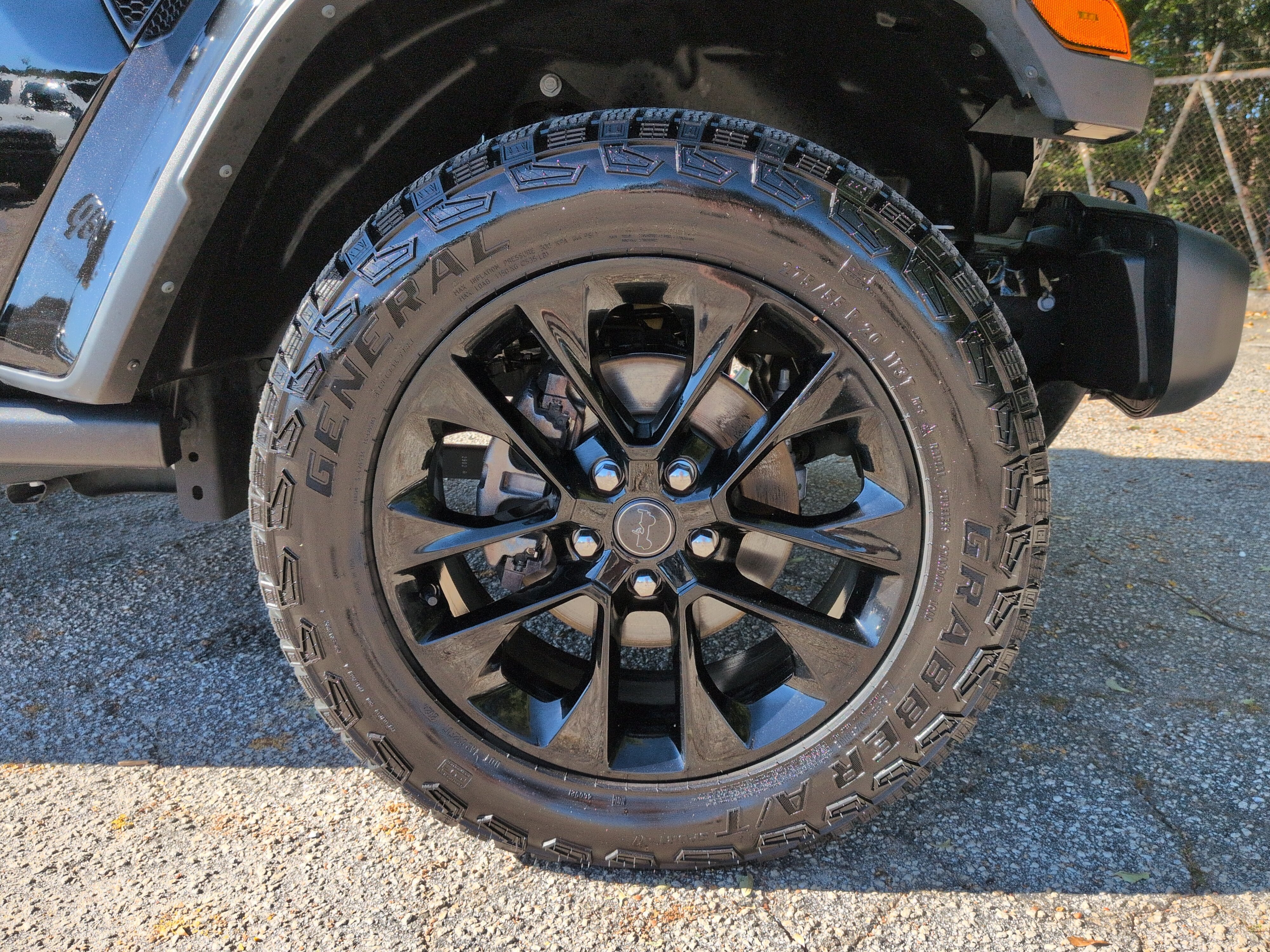 Used 2024 Jeep Gladiator Sport AWD/4WD image 9