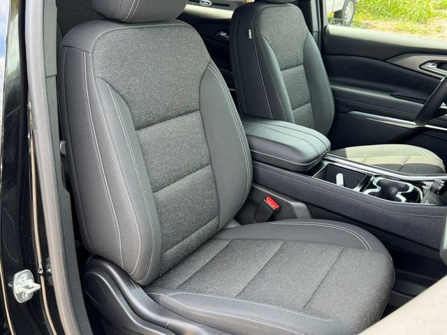 Used 2025 Chevrolet Traverse LT w/ Driver Confidence Package AWD/4WD image 35