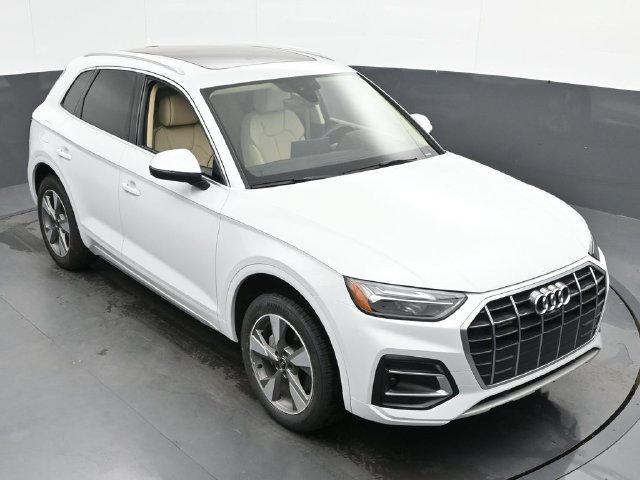 Used 2025 Audi Q5 2.0T Premium Plus w/ Premium Plus Package AWD/4WD image 40