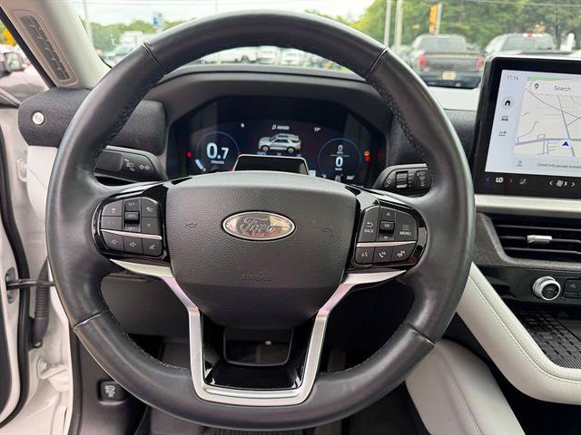 Certified 2025 Ford Explorer Platinum w/ Ultimate Package AWD/4WD image 23