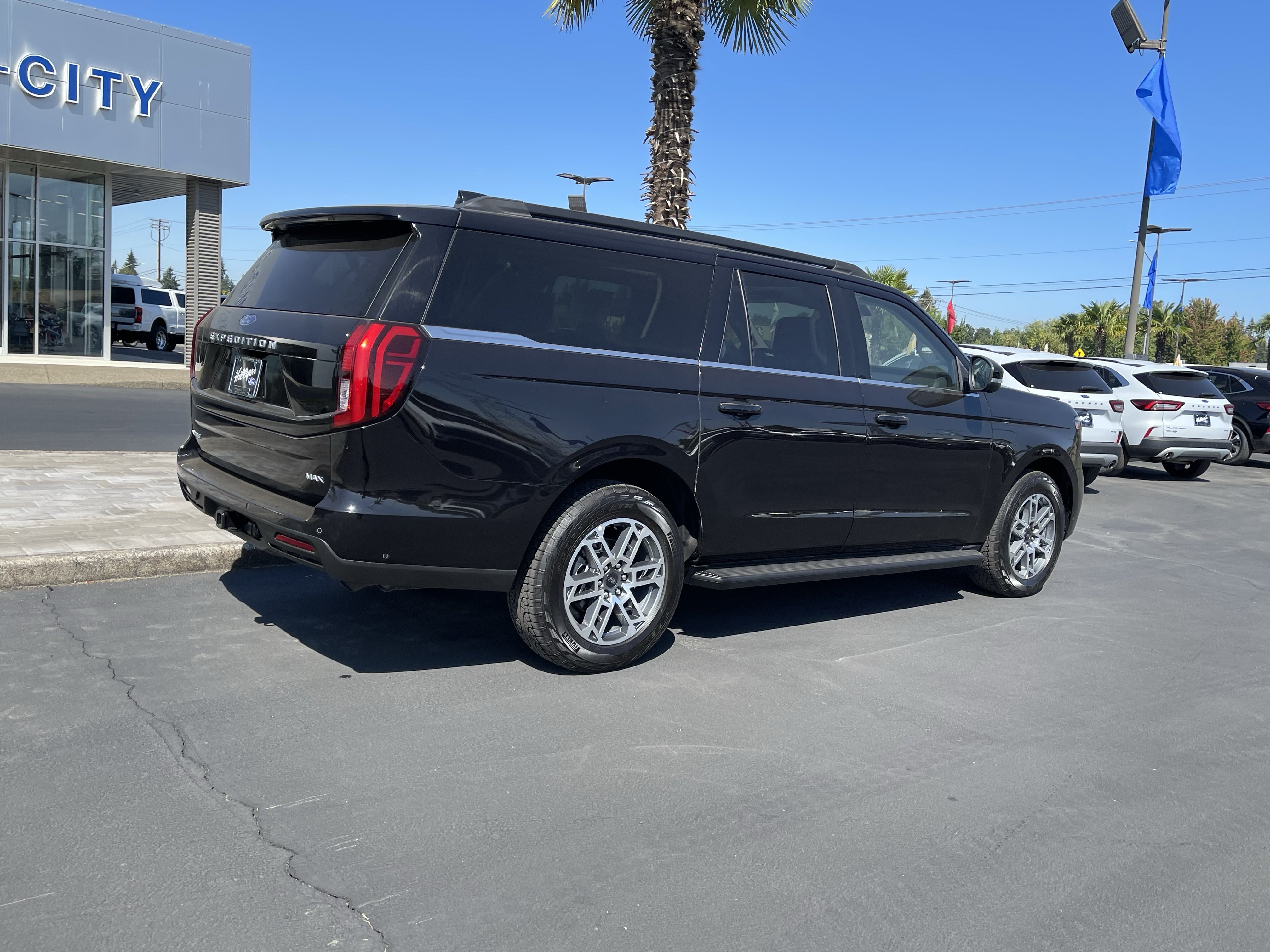 Certified 2025 Ford Expedition Max Active AWD/4WD image 3