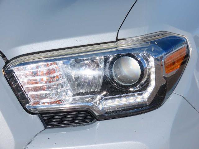 Used 2019 Toyota Tacoma TRD Off-Road image 10