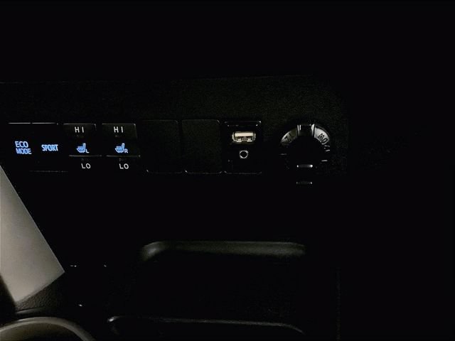 Used 2018 Toyota RAV4 XLE AWD/4WD image 31