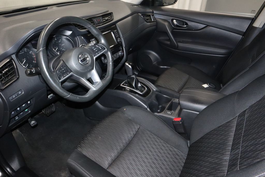 Used 2019 Nissan Rogue SV image 24