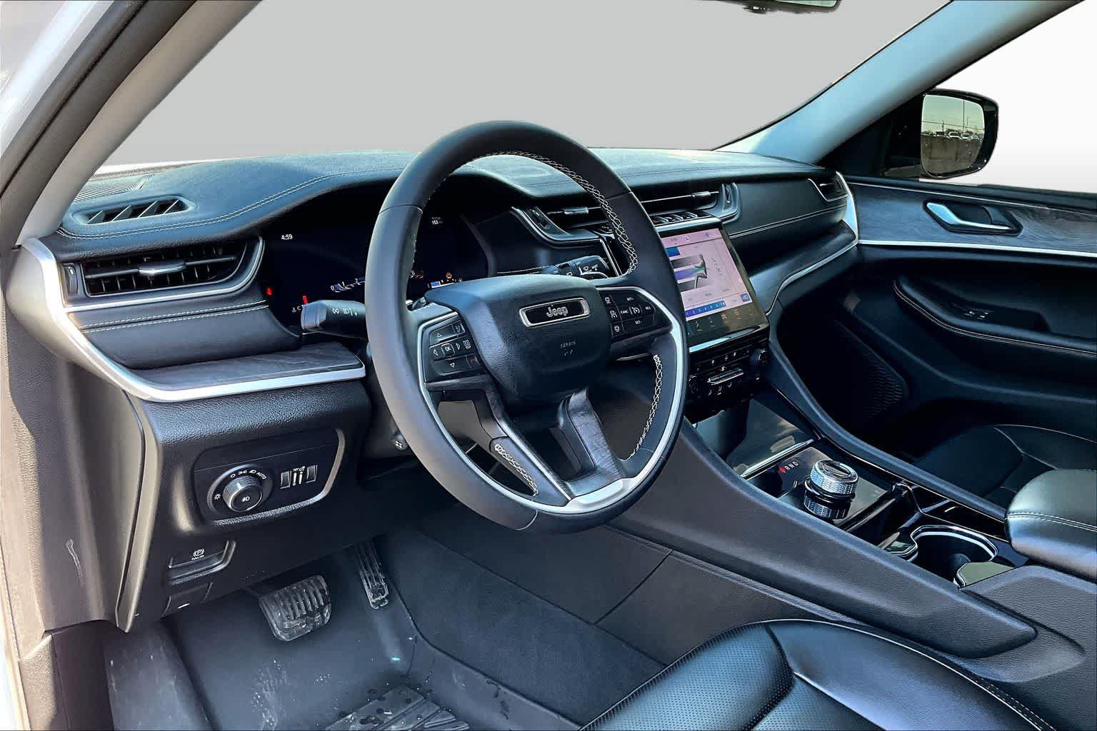Used 2023 Jeep Grand Cherokee L Limited w/ Luxury Tech Group II RWD image 18