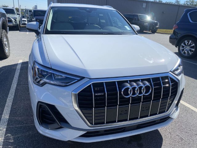 Used 2023 Audi Q3 2.0T Premium Plus w/ Premium Plus Package AWD/4WD image 2