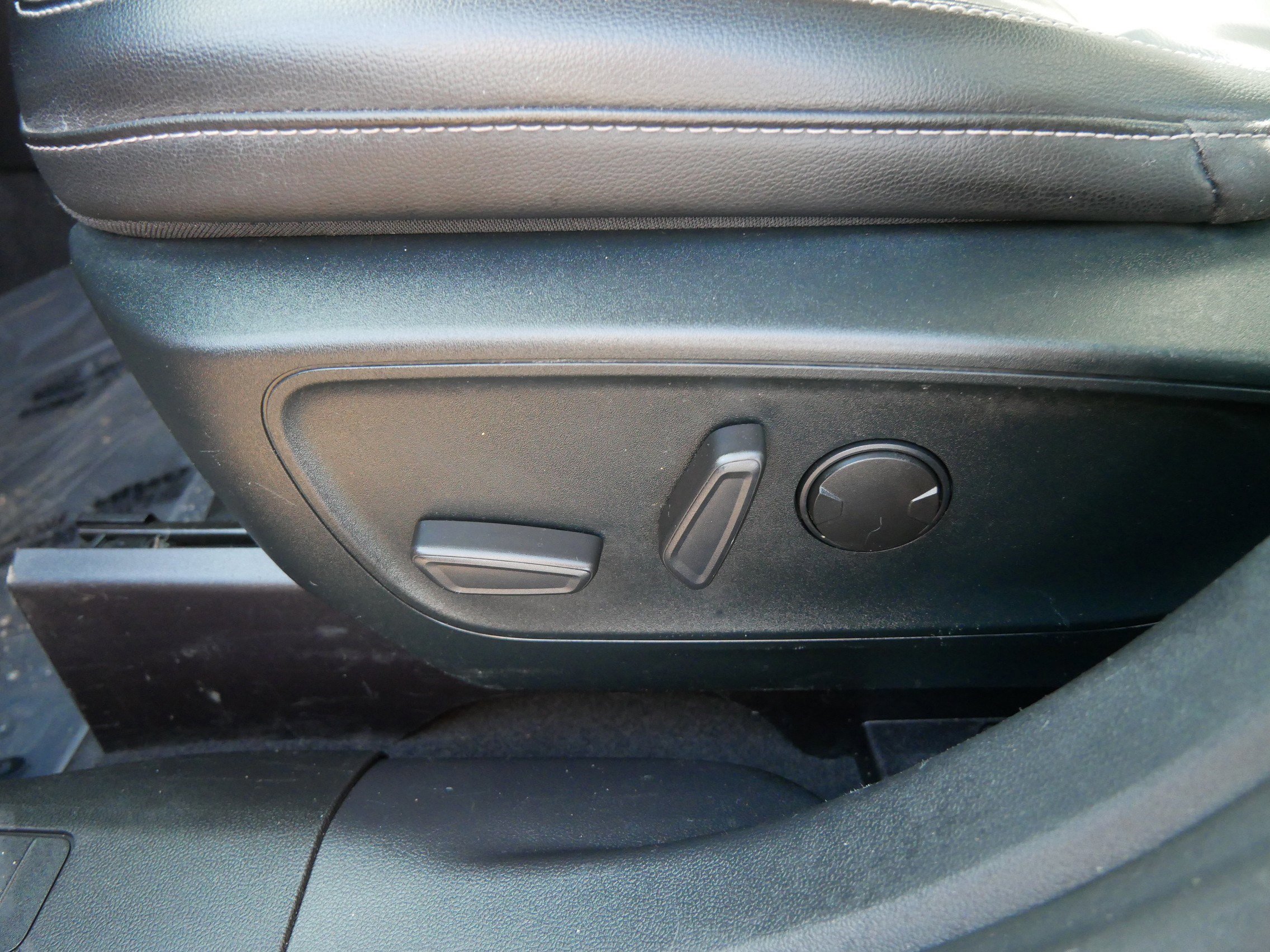 Certified 2020 Ford Escape SE Sport image 28