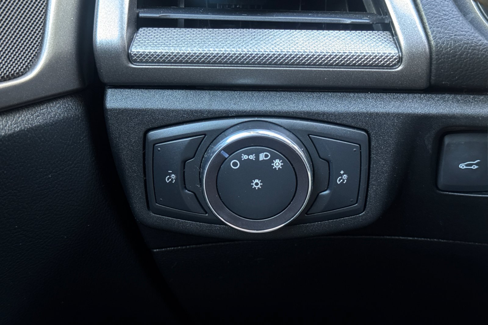 Certified 2019 Ford Fusion SE FWD image 26