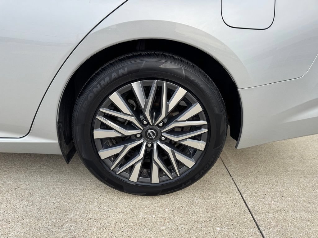 Used 2024 Nissan Altima 2.5 SV FWD image 9