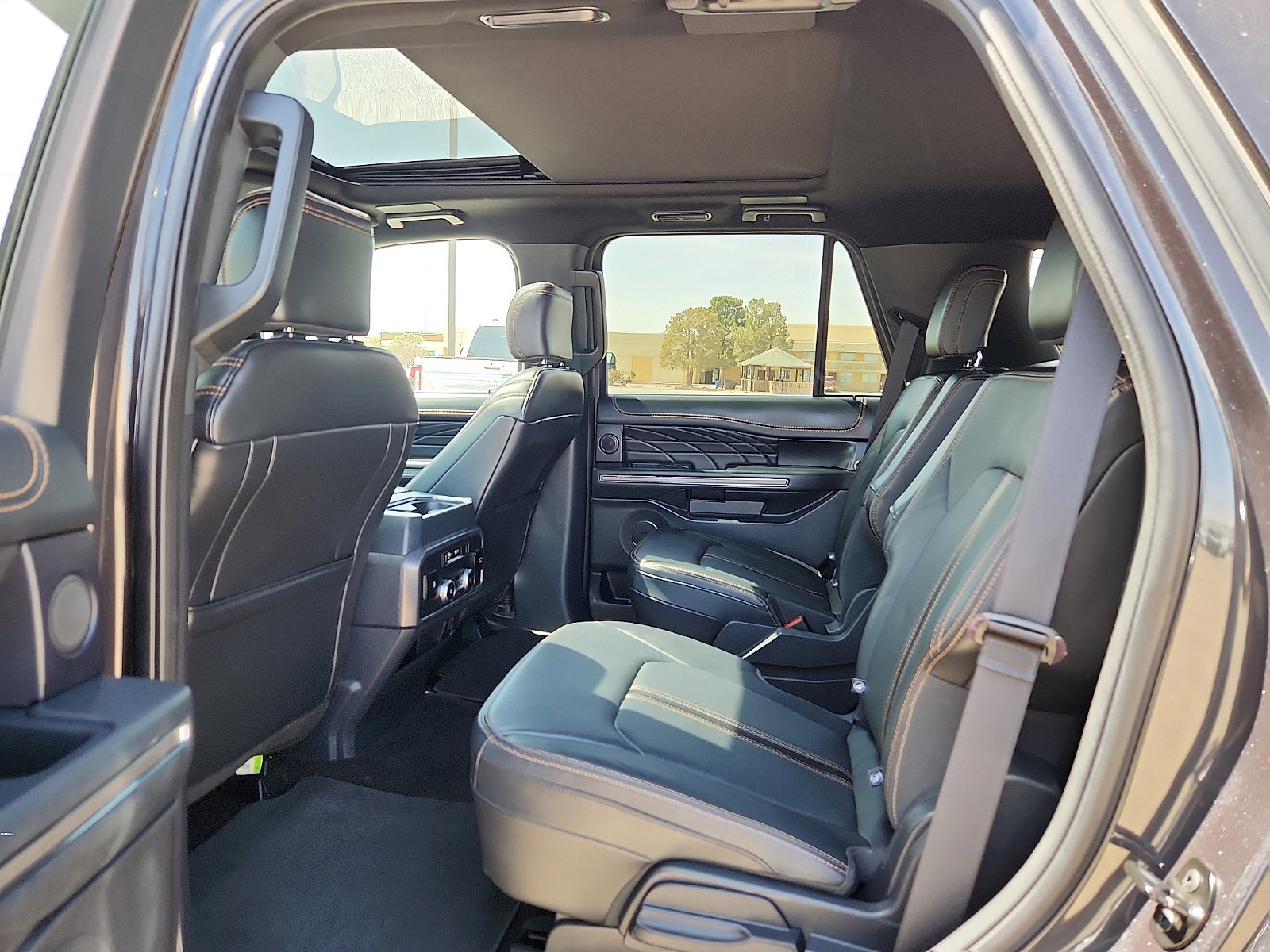 Certified 2023 Ford Expedition Platinum image 9