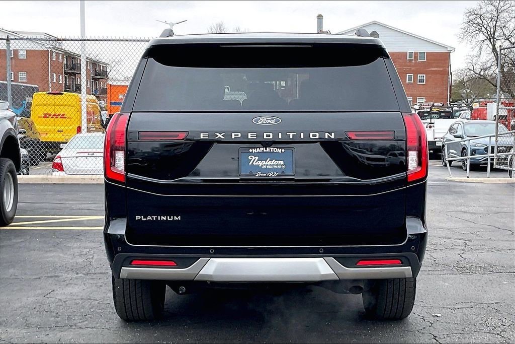 Certified 2025 Ford Expedition Platinum AWD/4WD image 3