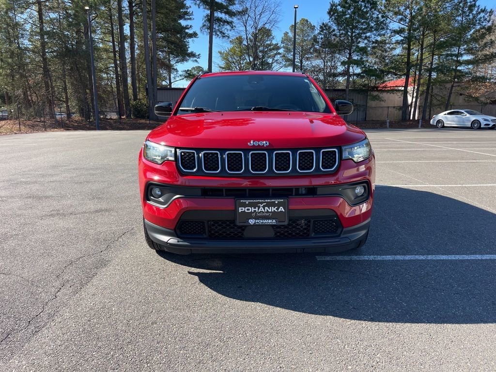 Used 2024 Jeep Compass Latitude image 3