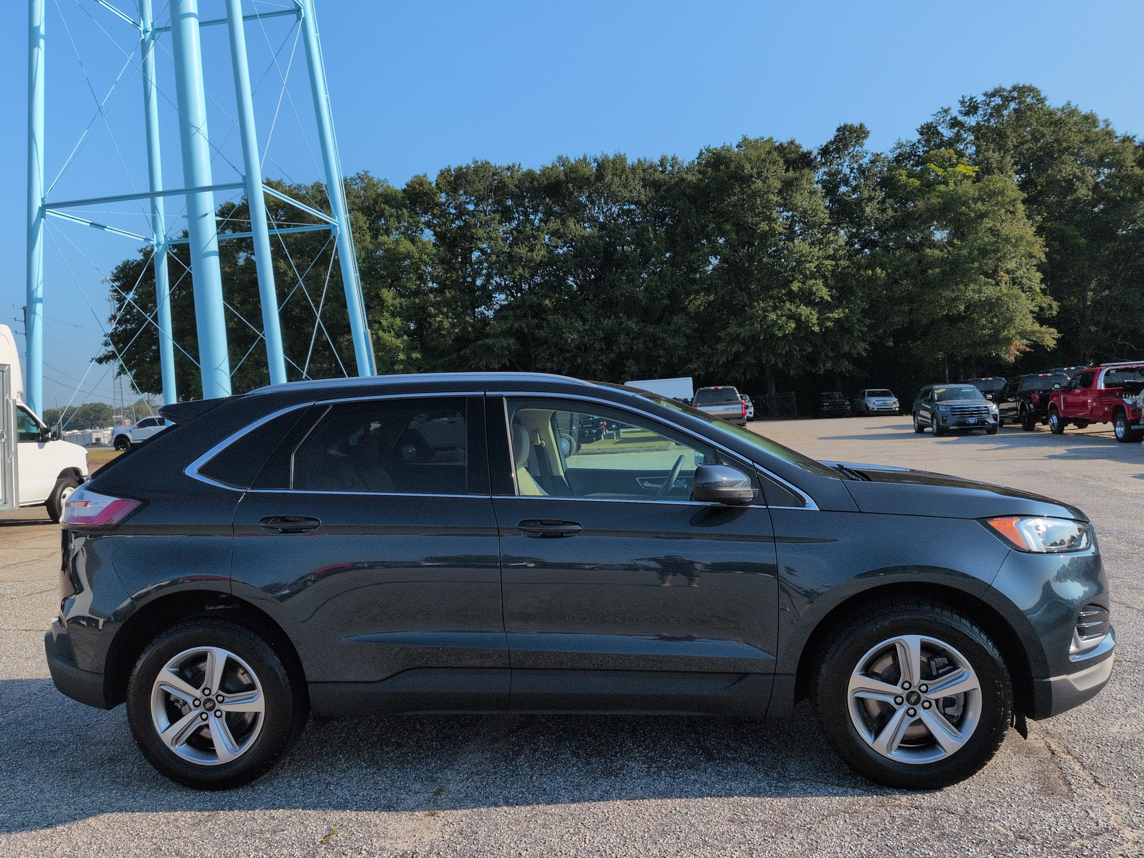 Certified 2024 Ford Edge SEL w/ Convenience Package AWD/4WD image 2