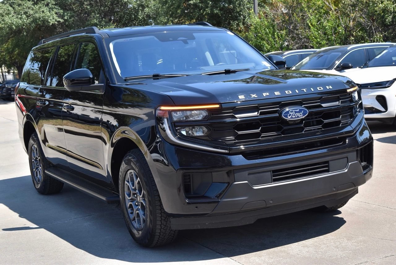 Certified 2025 Ford Expedition Max Active RWD image 4