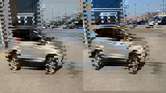 Certified 2017 Ford Escape SE w/ Equipment Group 201A image 3