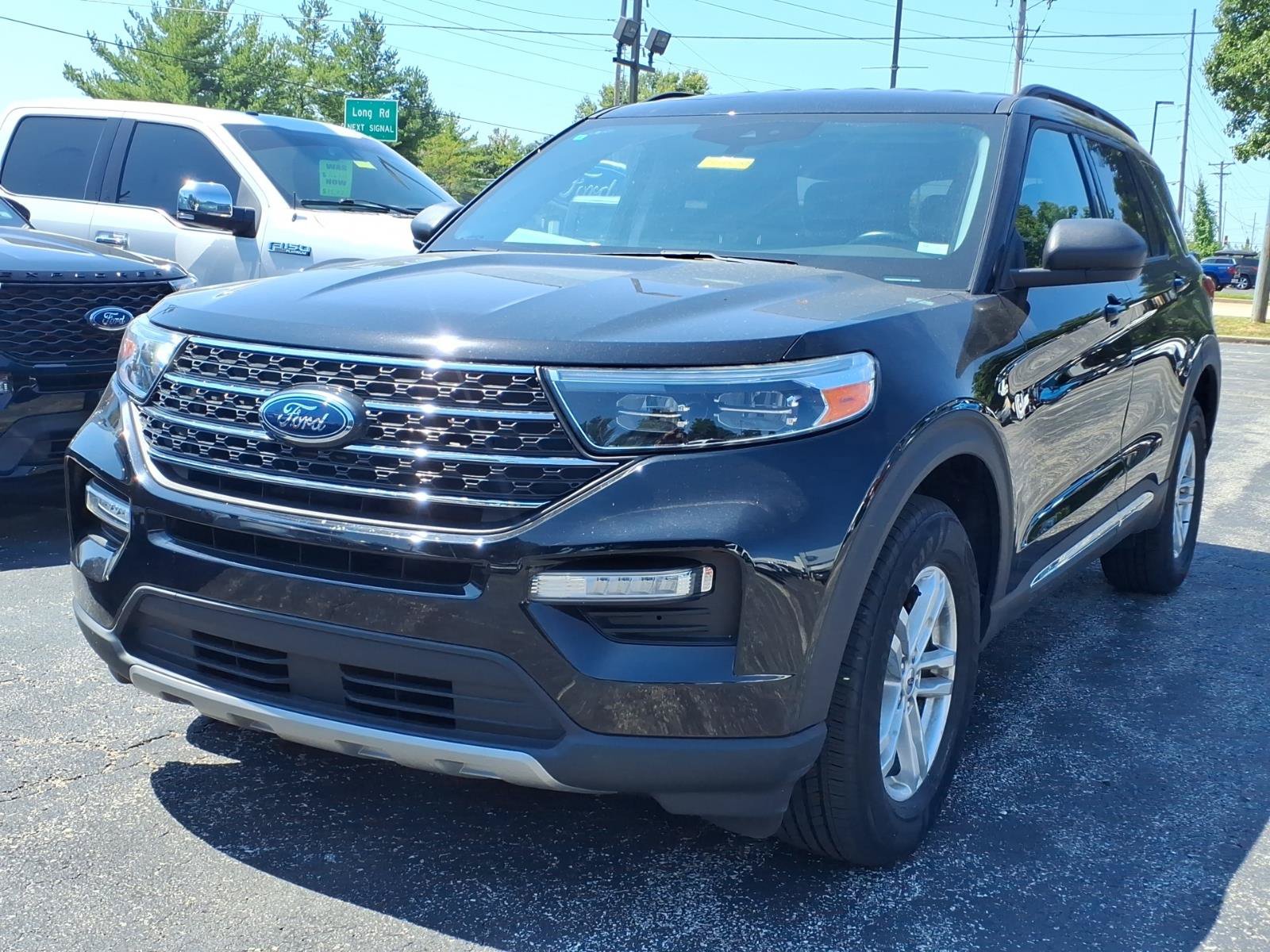 Certified 2023 Ford Explorer XLT w/ Equipment Group 202A AWD/4WD image 28