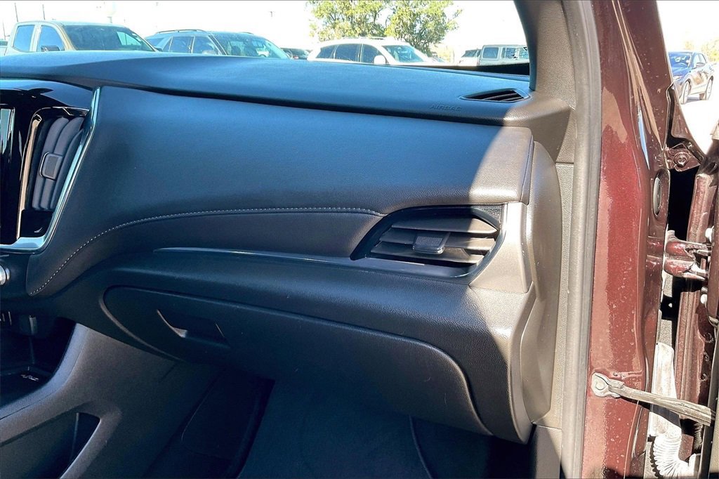 Used 2023 Chevrolet Traverse LT image 23