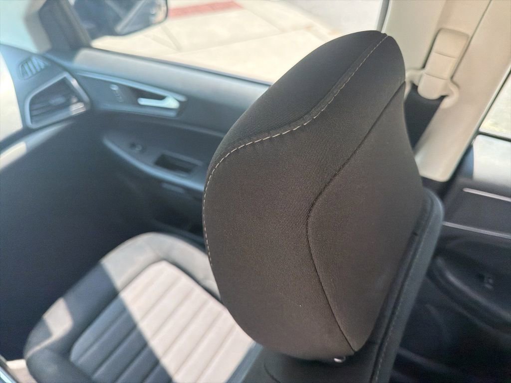 Certified 2023 Ford Edge SE w/ Black Appearance Package AWD/4WD image 16