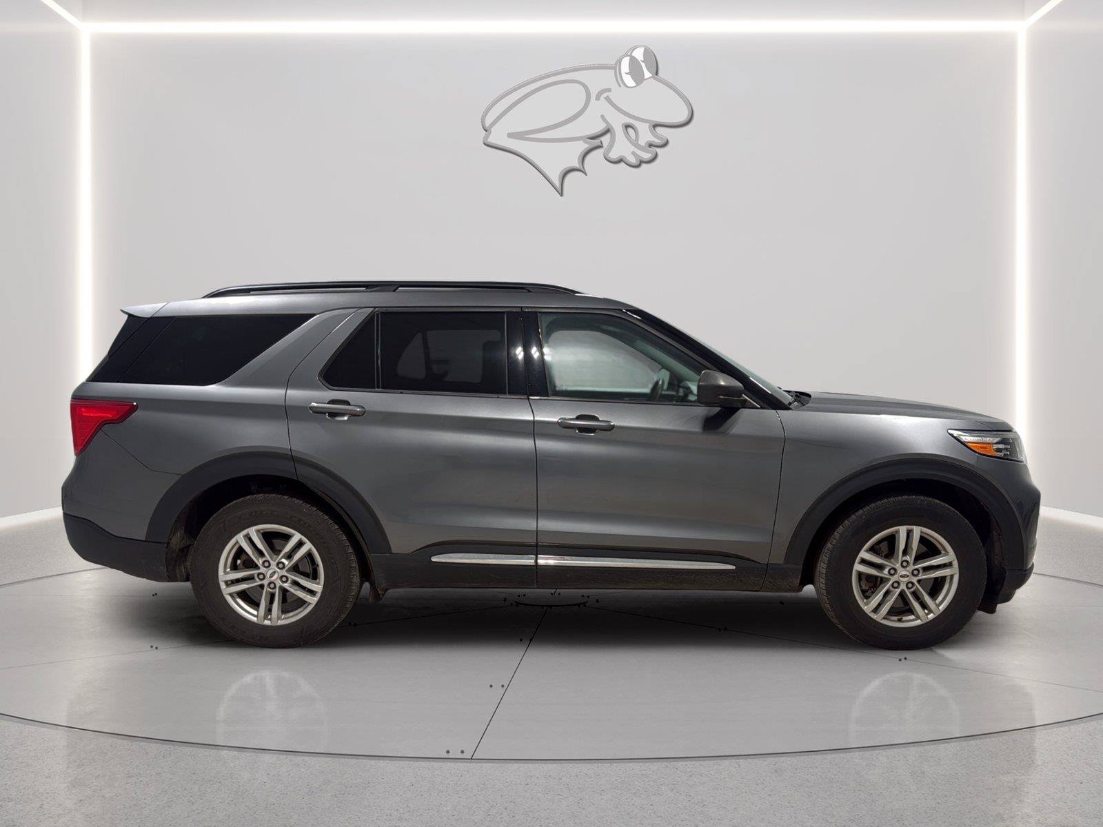 Certified 2022 Ford Explorer XLT w/ Equipment Group 202A AWD/4WD image 6