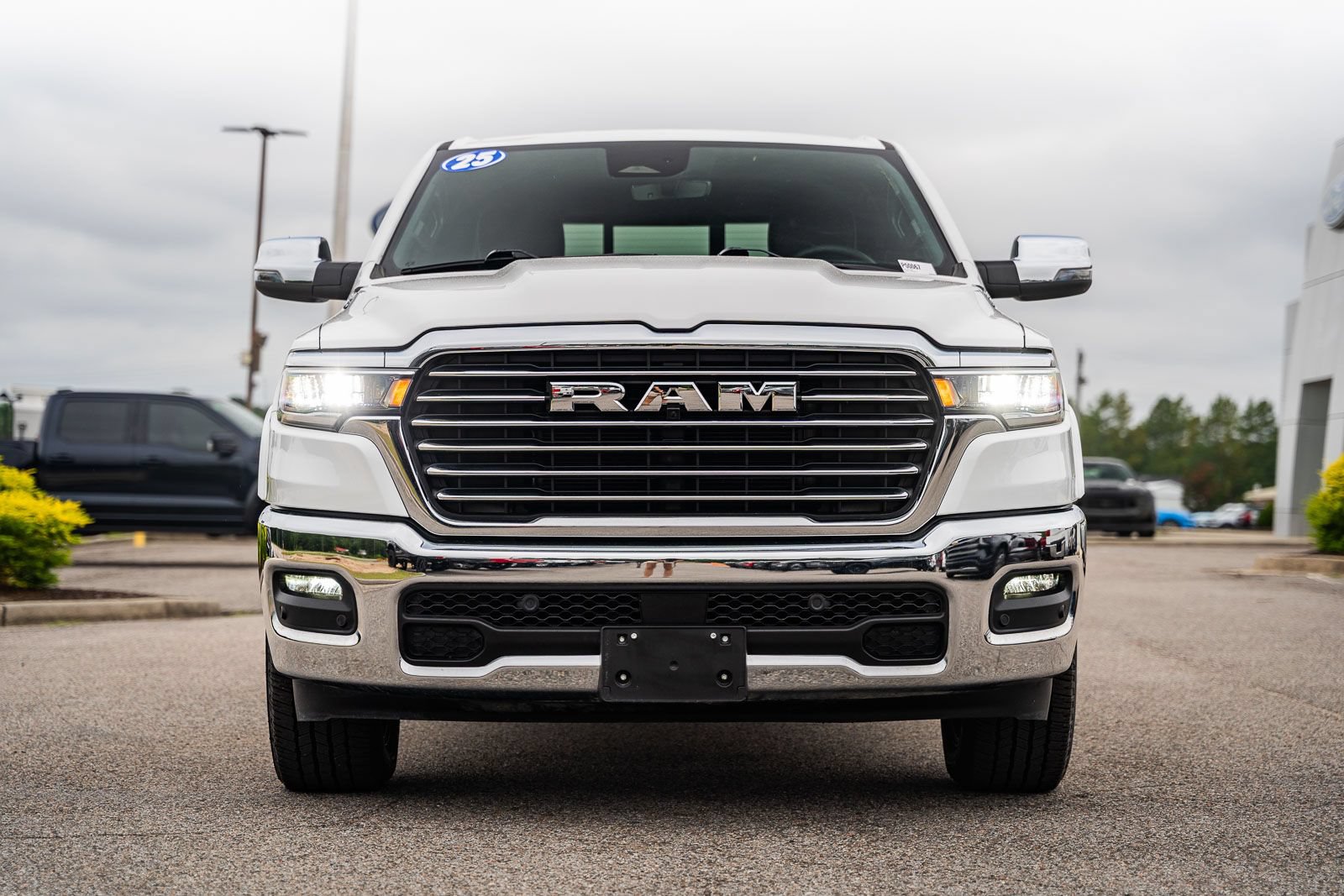 Used 2025 RAM 1500 Laramie AWD/4WD image 2