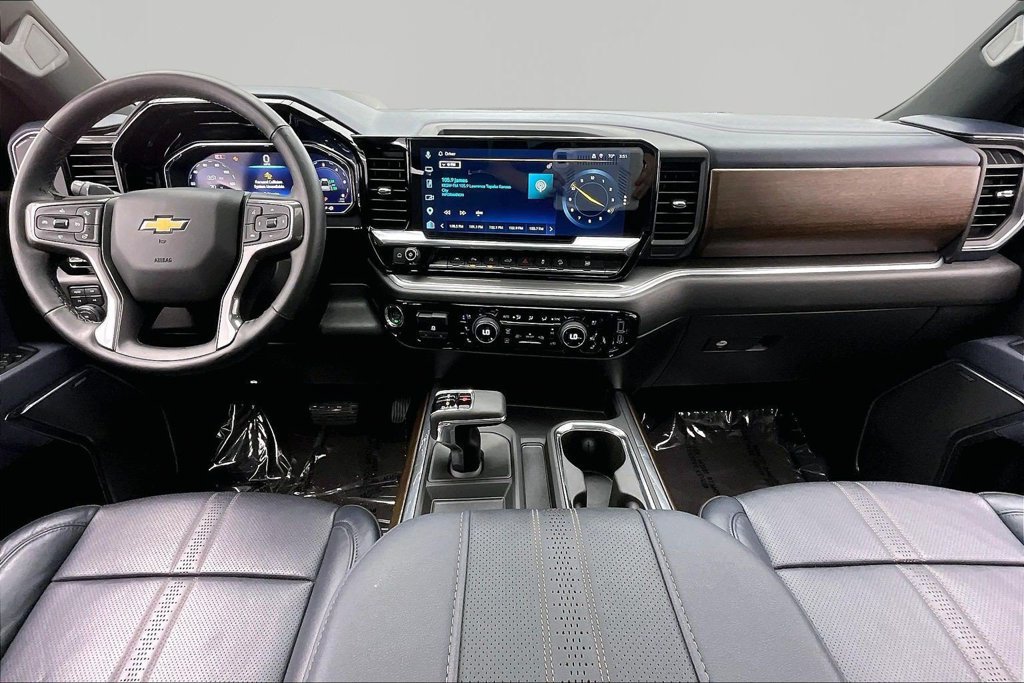 Used 2025 Chevrolet Silverado 1500 High Country w/ Technology Package AWD/4WD image 16