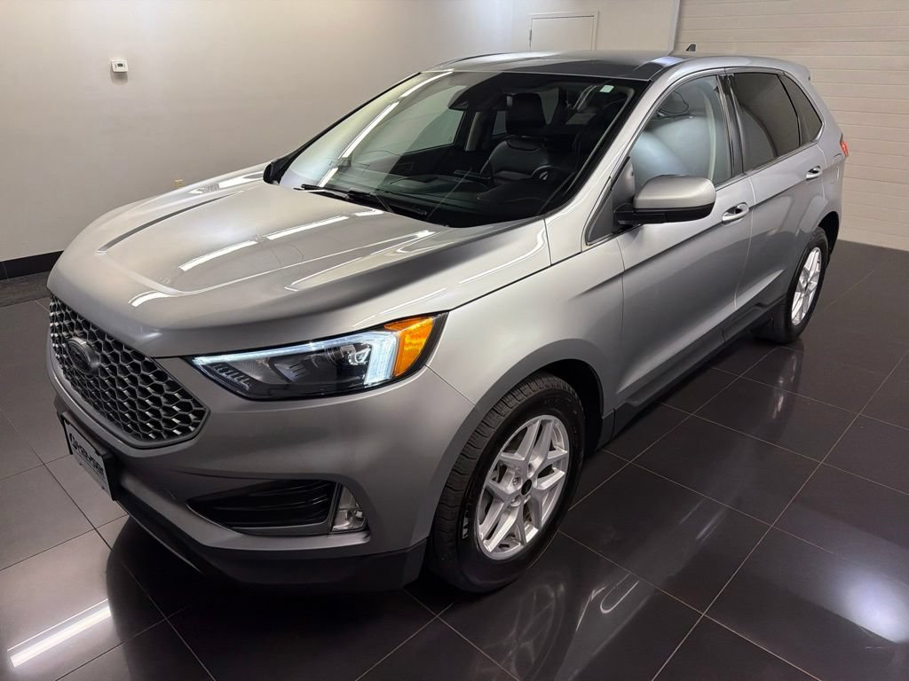 Certified 2023 Ford Edge SEL w/ Convenience Package AWD/4WD image 3
