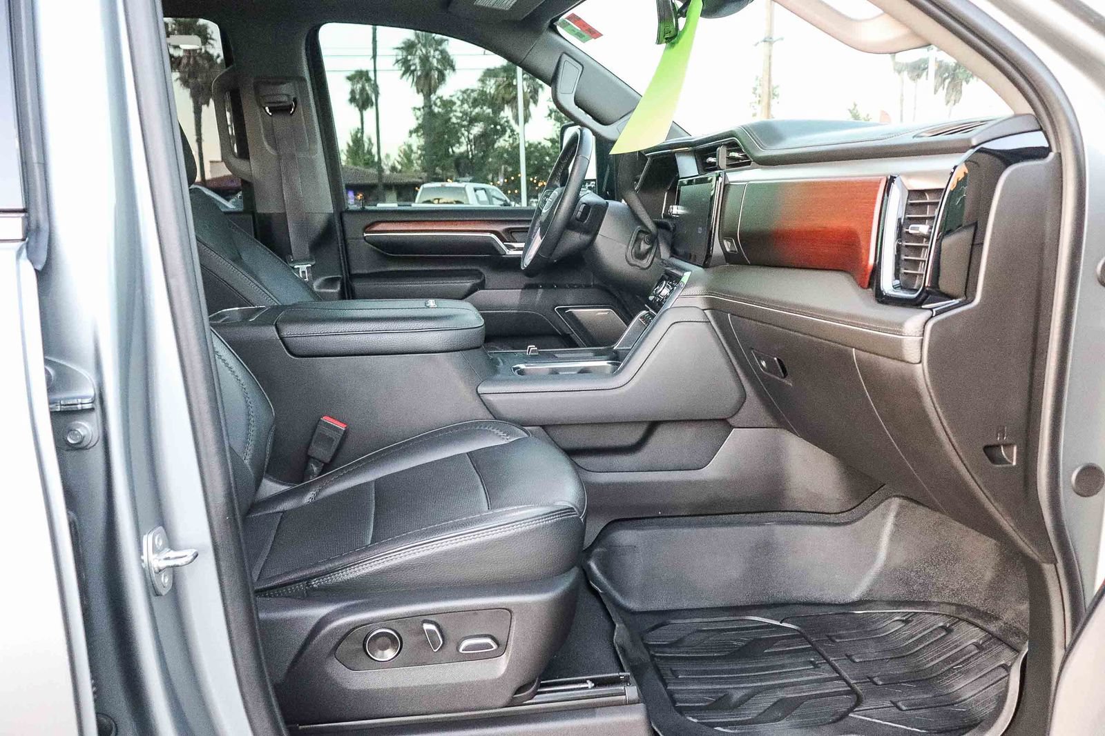 Used 2024 GMC Sierra 2500 Denali w/ Denali Reserve Package AWD/4WD image 16