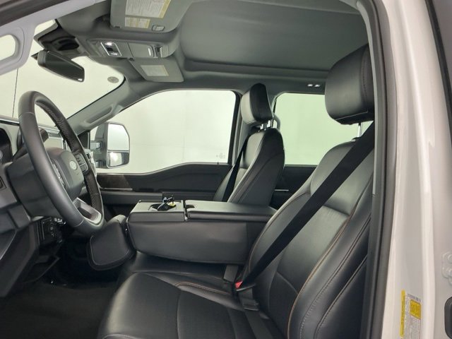 Certified 2025 Ford F450 Lariat w/ FX4 Off-Road Package image 17
