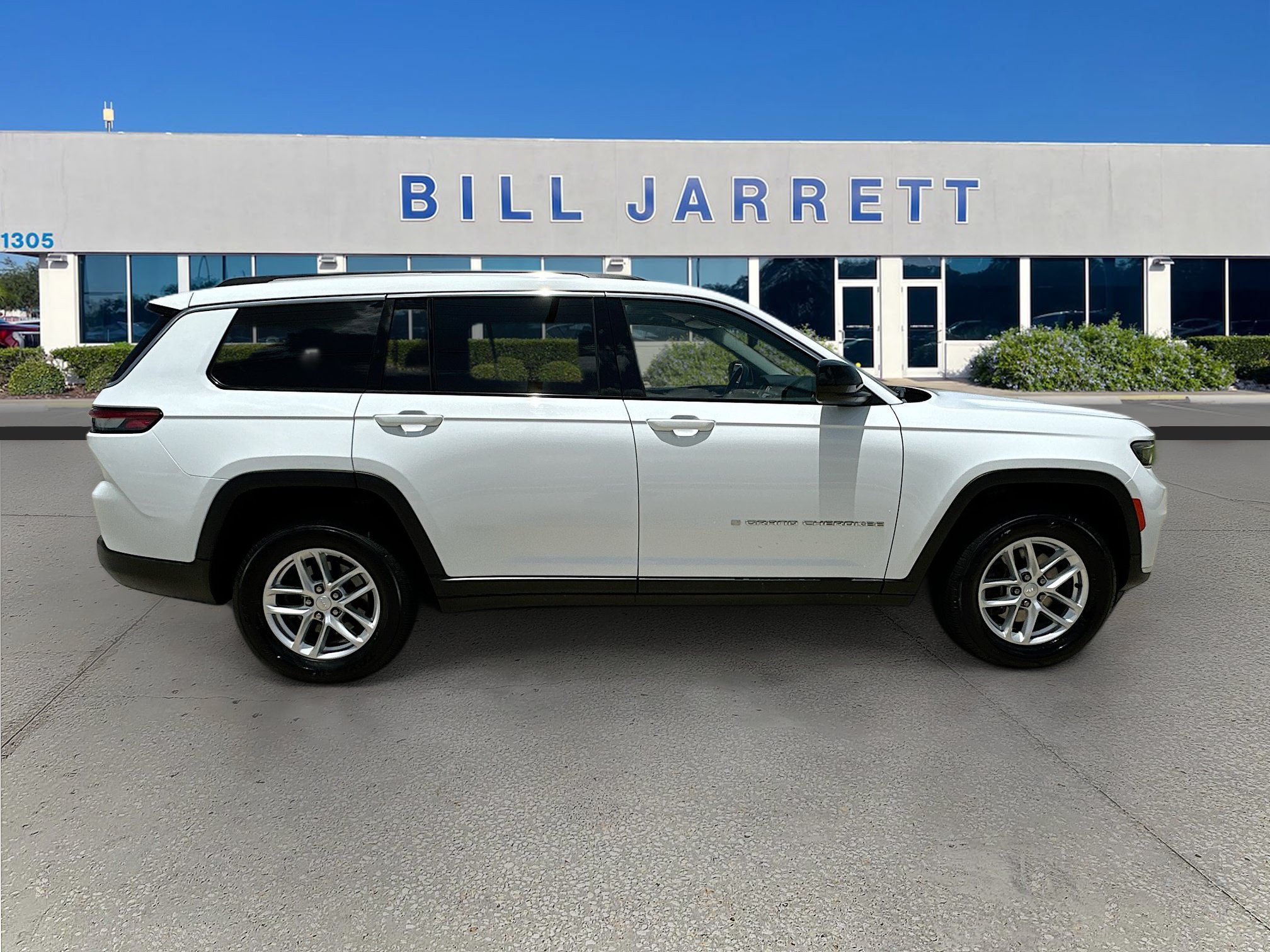 Used 2022 Jeep Grand Cherokee L Laredo w/ Luxury Tech Group I AWD/4WD image 8