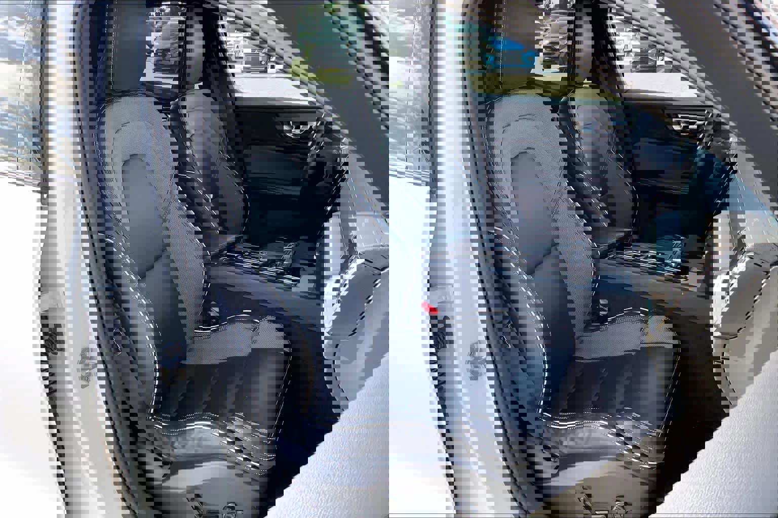 Used 2022 Volvo S60 B5 R-Design image 10