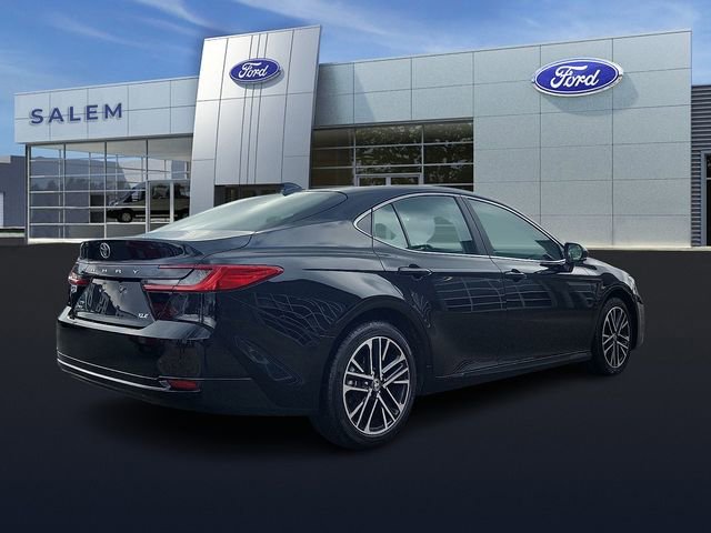 Used 2025 Toyota Camry XLE AWD/4WD image 3